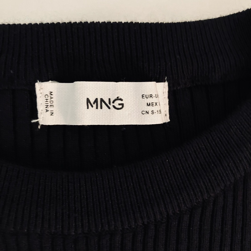 SOLD- Ribbed Black Top